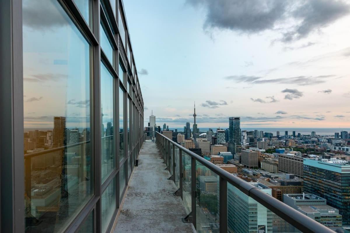 Great View High Rise In Central تورونتو المظهر الخارجي الصورة