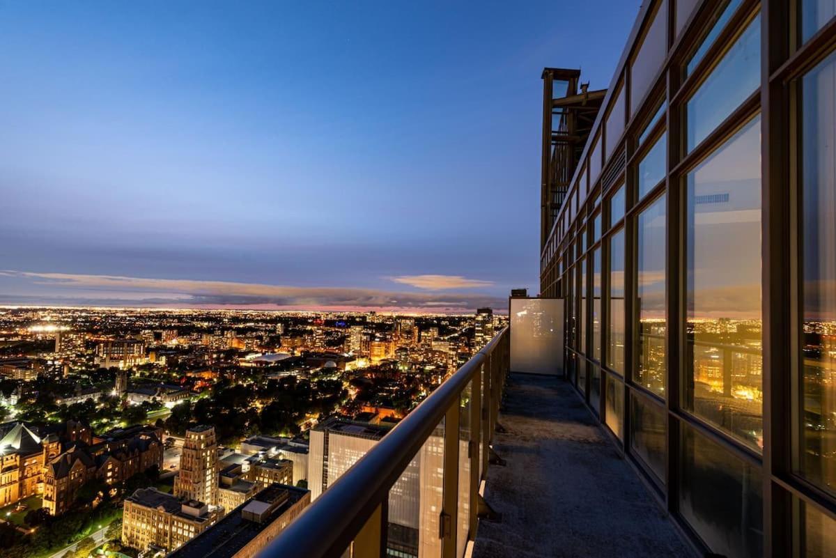 Great View High Rise In Central تورونتو المظهر الخارجي الصورة